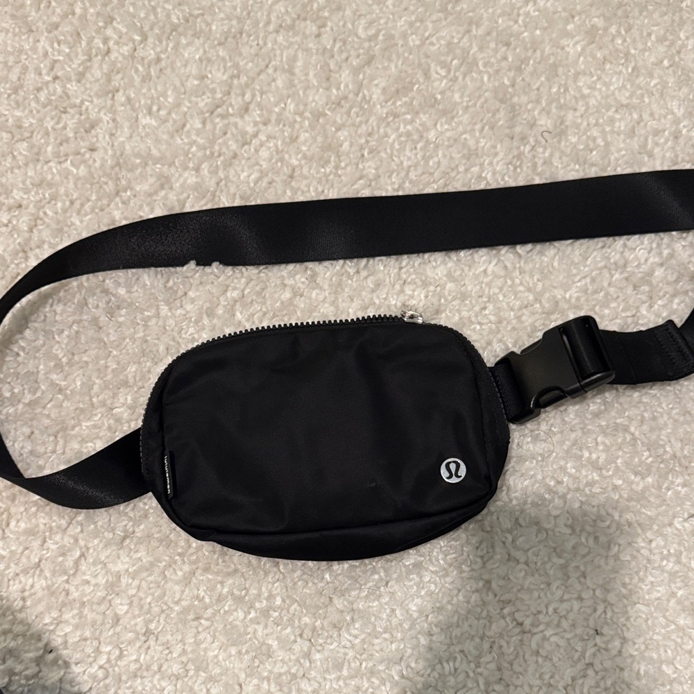 lululemon athletica Men's Black Belt Bag